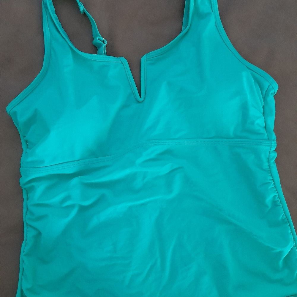 Talisea Turquoise Tankini top features a V-wired scoop neckline, Size XL